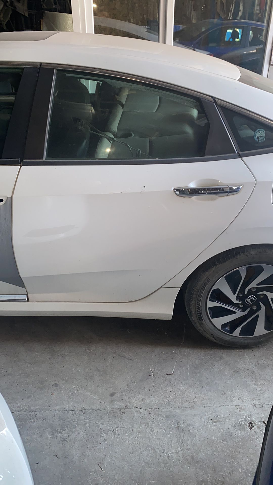 Honda Civic 2012-2016 FC5 Çıkma Sol Arka Beyaz Kapı